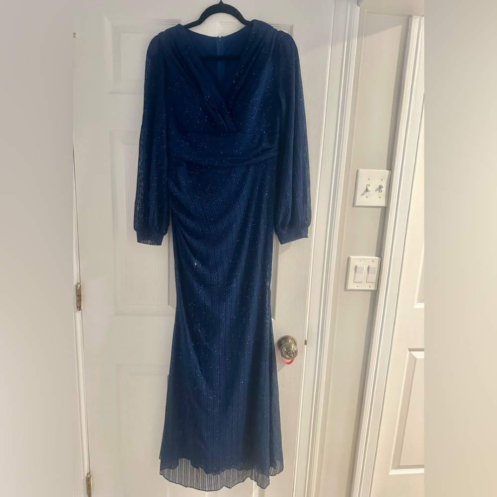 Elegant Navy Blue Evening Gown